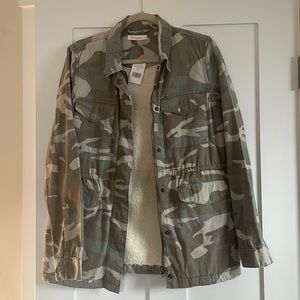 Camo Jacket / Size Small / Mia & Tess